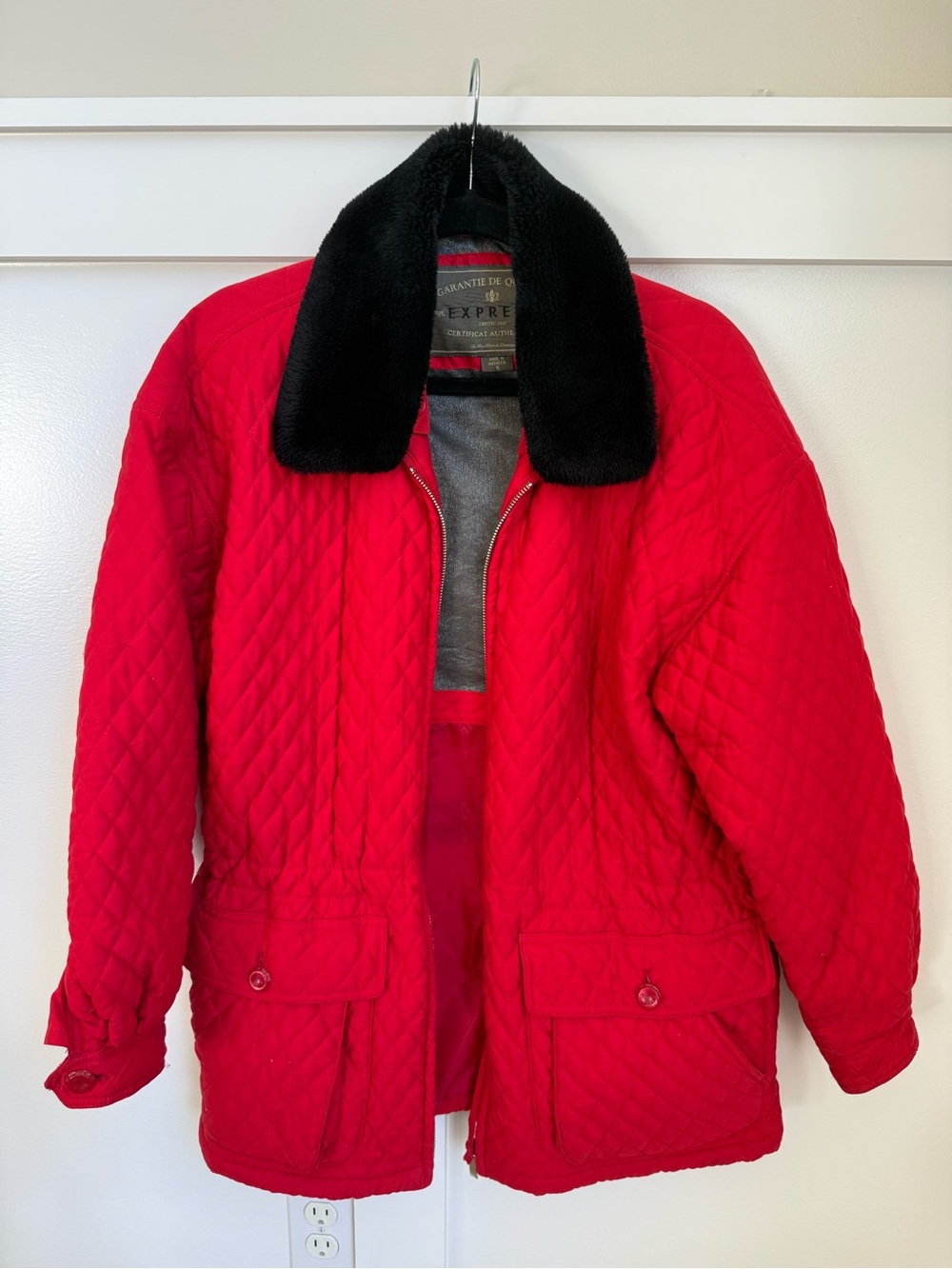 Women’s Vintage Express Quilted Red Jacket with Black faux fur Collar S Y2K 90s